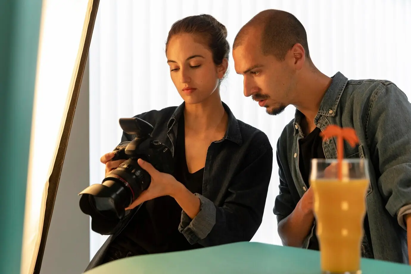 Spezialisiertes Studio für Produktfotografie mit Mitarbeitern